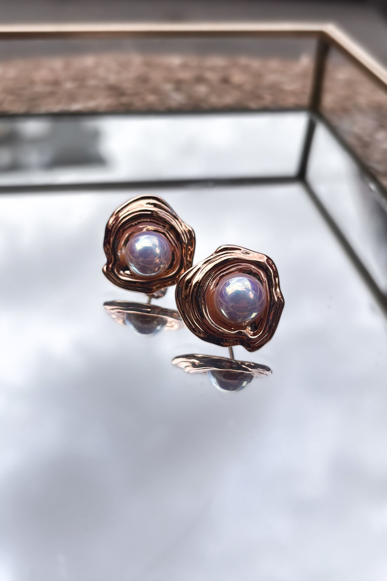Modern İnci Taş Detaylı Rose Rengi İğne Küpe