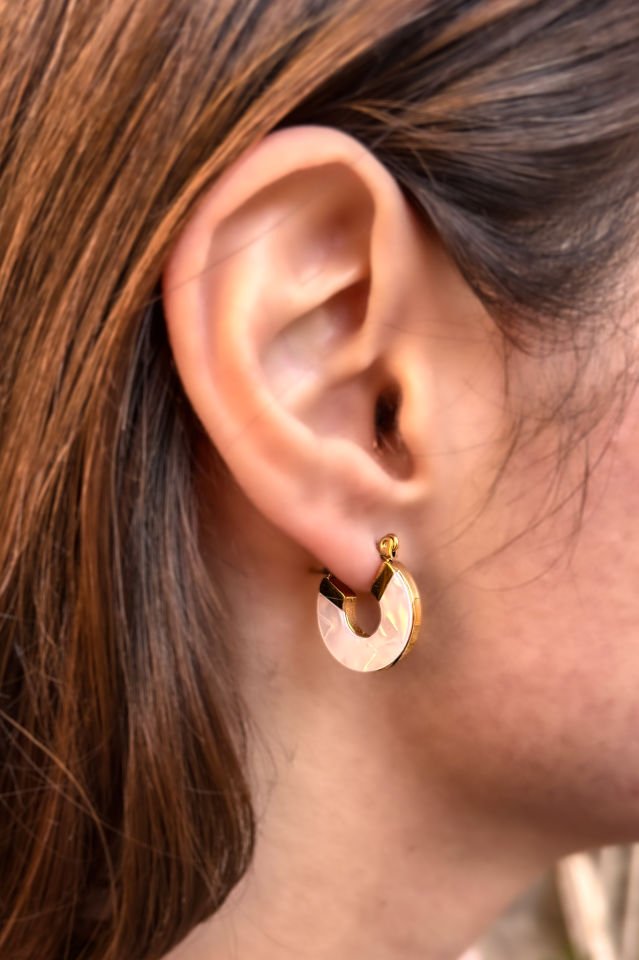 Sedef Desenli Oval Gold Kanca Küpe