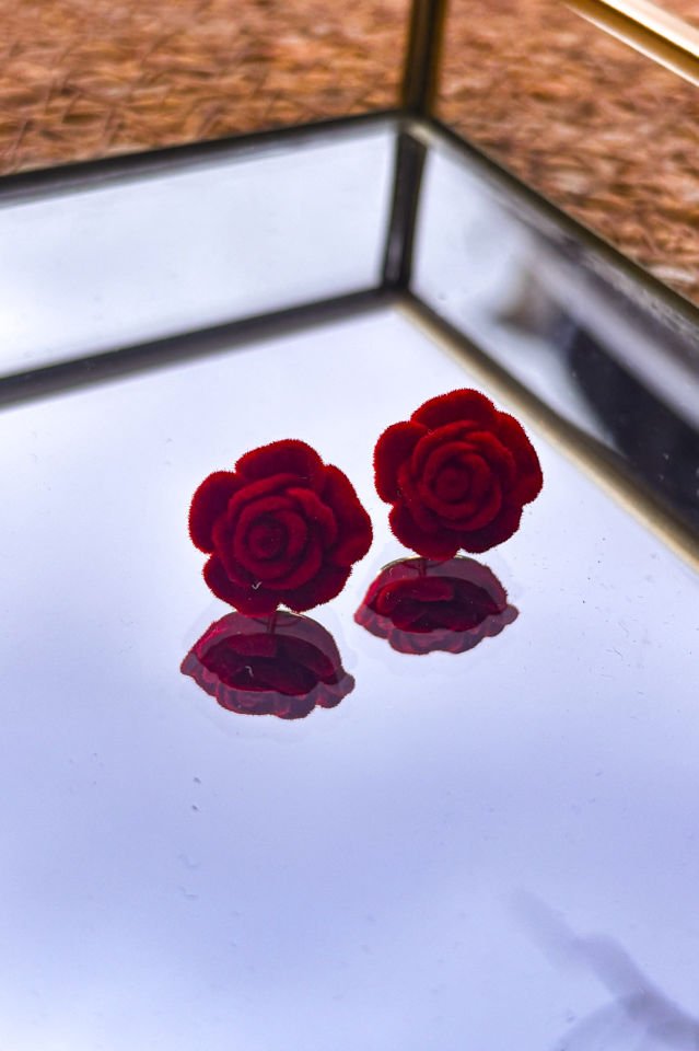 Kırmızı Gül Desenli İgne Küpe