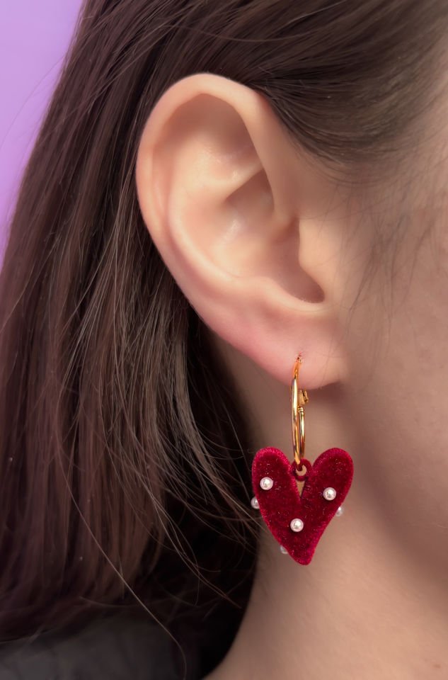 İnci Detaylı Kırmızı Gül Desenli Gold Rengi Halka Küpe