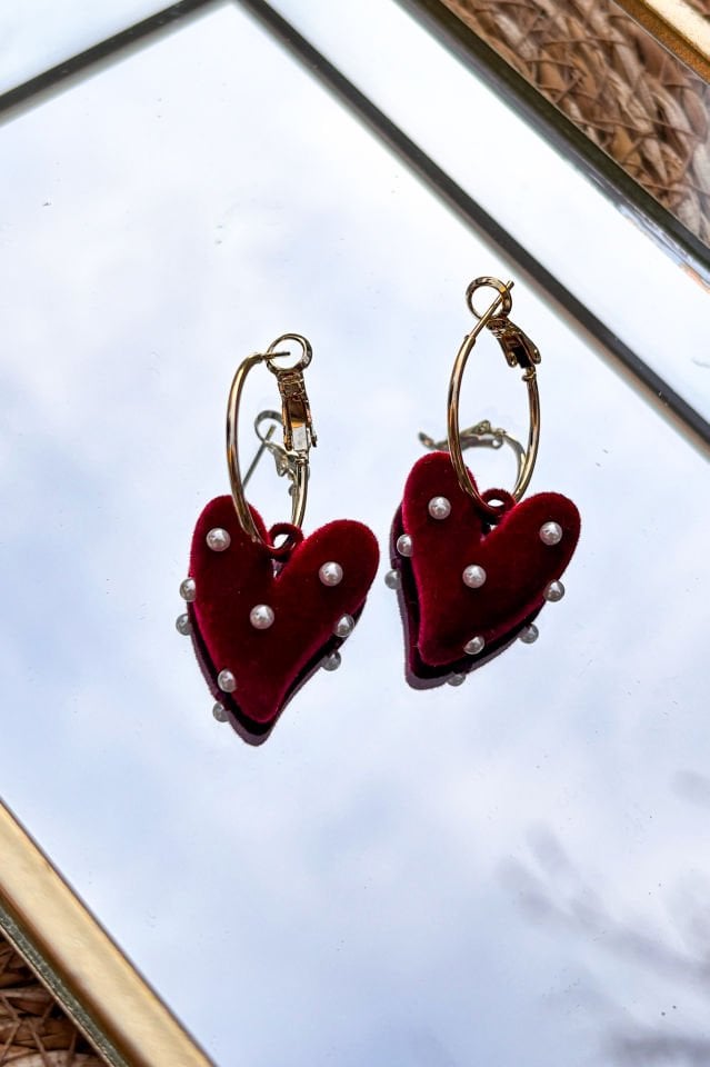 İnci Detaylı Kırmızı Gül Desenli Gold Rengi Halka Küpe