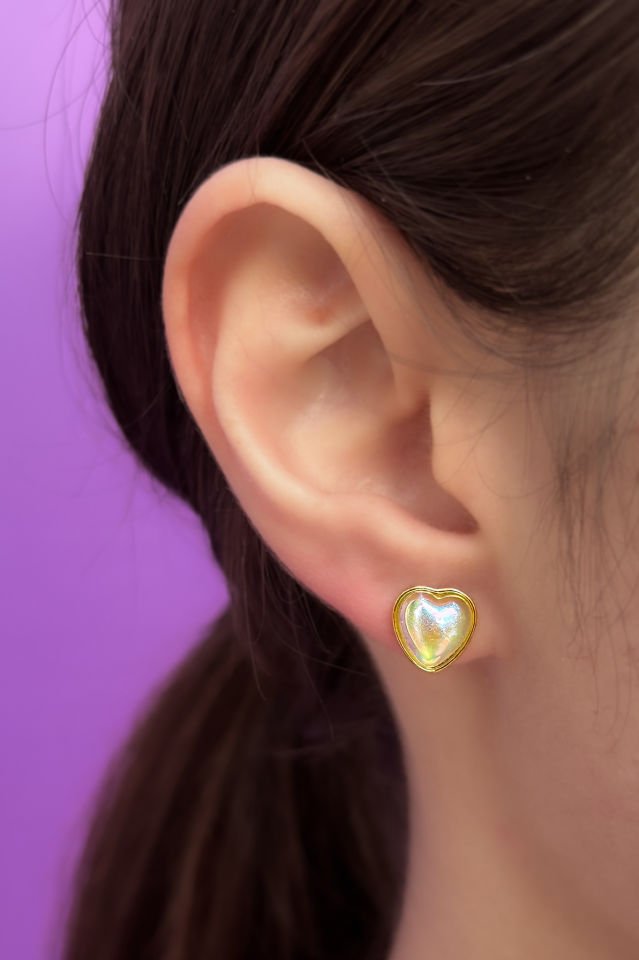 Kalp Desenli İnci Detaylı İgne Küpe