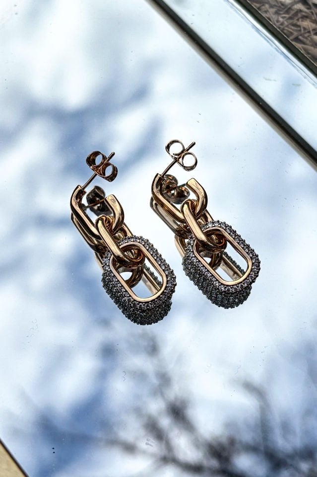 Tas Desenli Zincir Sallantili Gold Renkli Igne Kupe