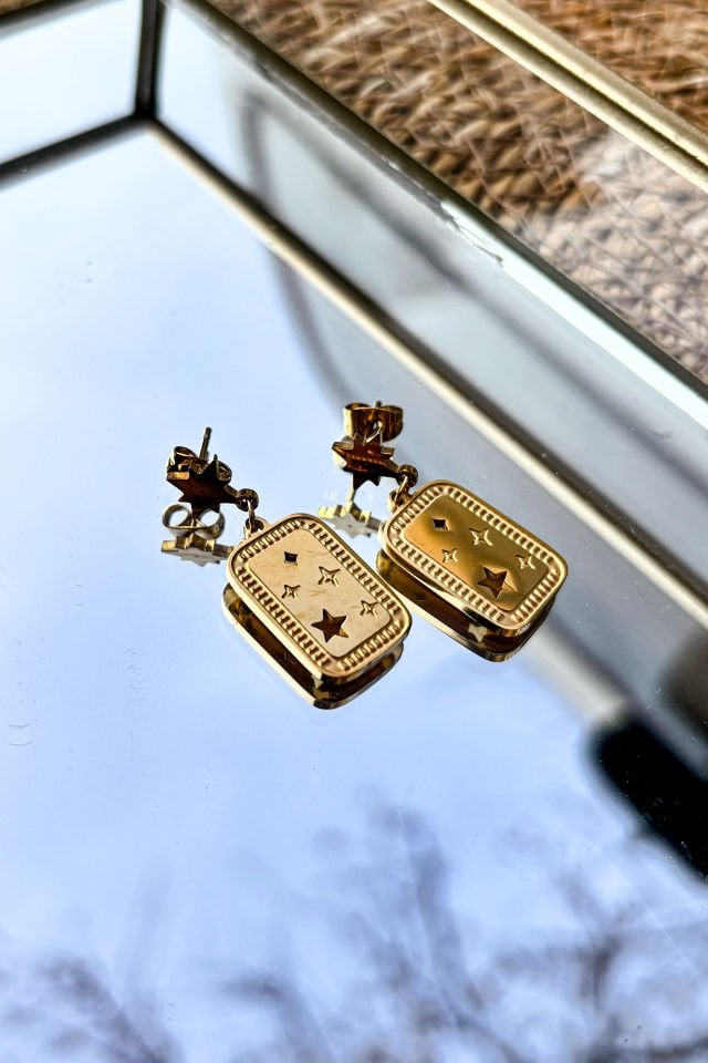 Yildiz Desenli Sallantili Gold Renkli Igne Kupe