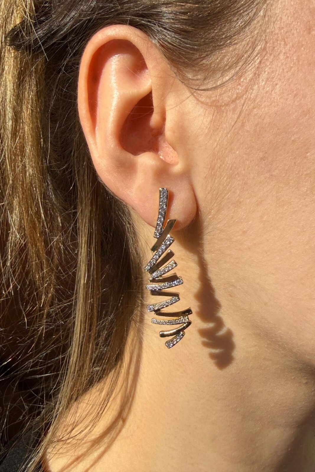 LvLv  İki Renkli Zirkon Taşlı Asimetrik Çubuk Plaka Sıralı Küpe 1002