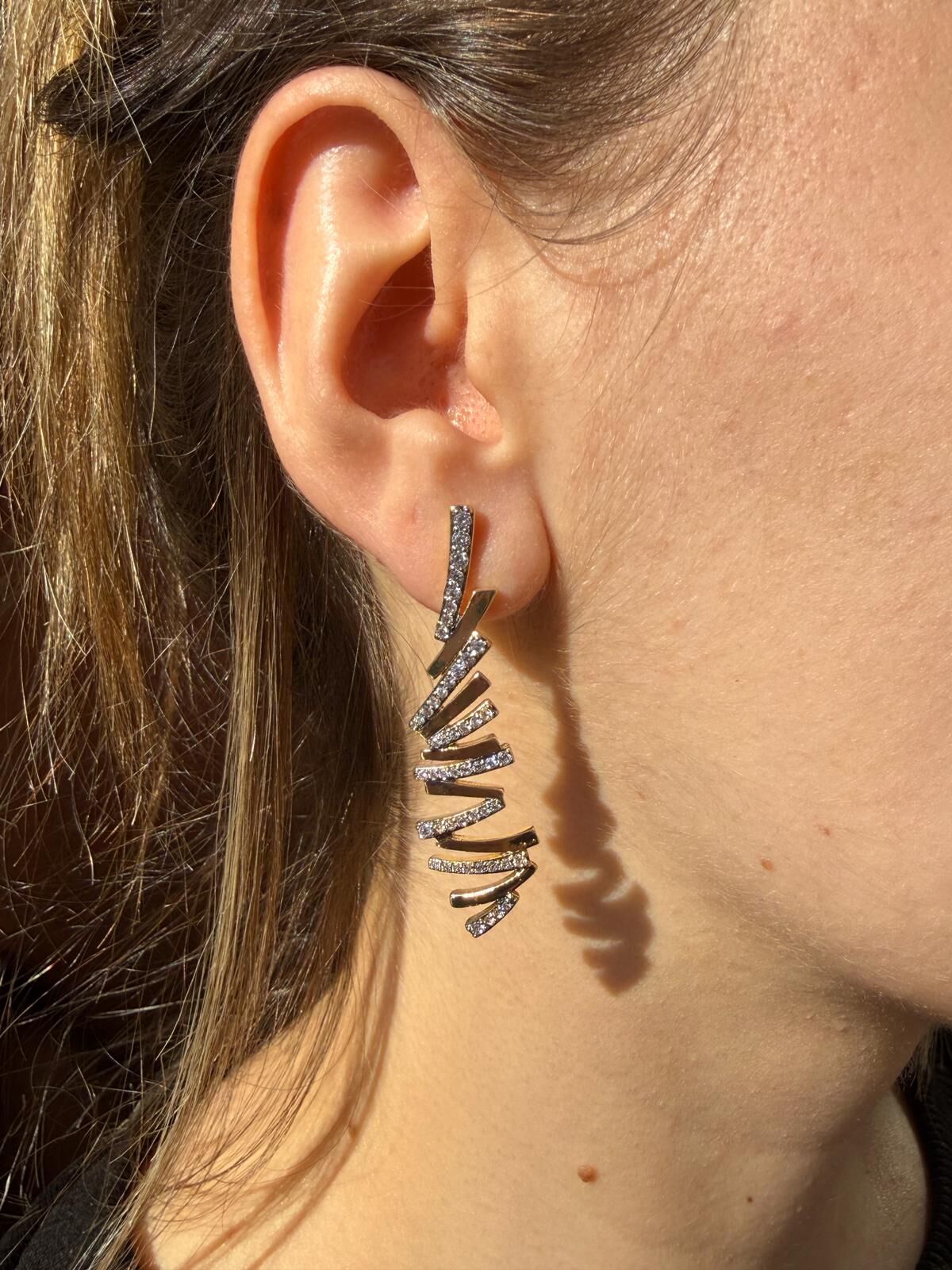 LvLv  İki Renkli Zirkon Taşlı Asimetrik Çubuk Plaka Sıralı Küpe 1002