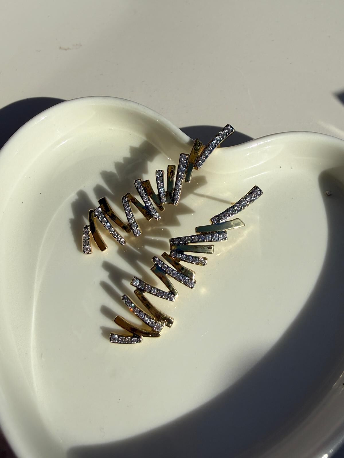 LvLv  İki Renkli Zirkon Taşlı Asimetrik Çubuk Plaka Sıralı Küpe 1002