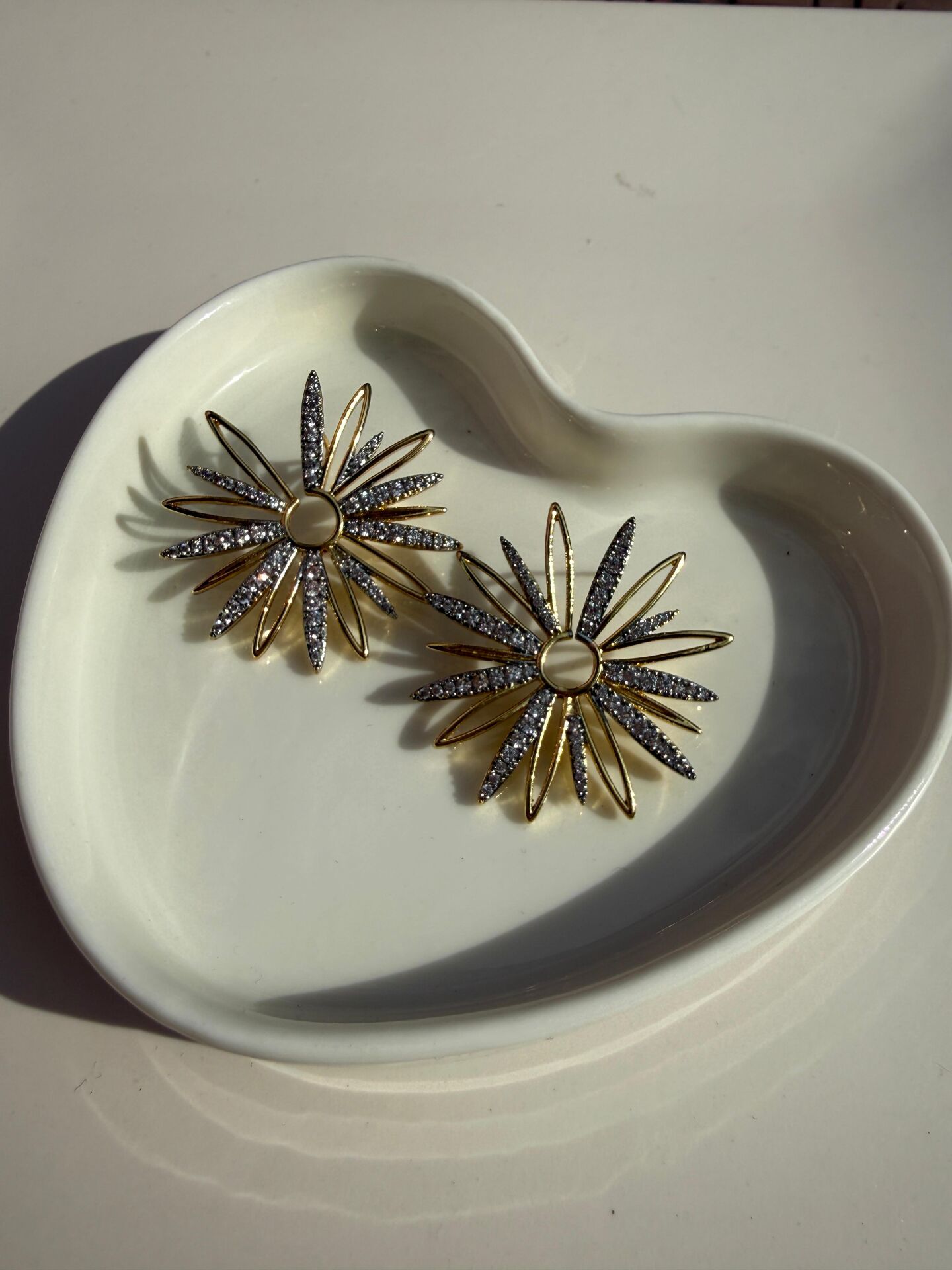 LvLv İki Renkli Zirkon Taşlı Çiçek Model Tasarım İğne Küpe