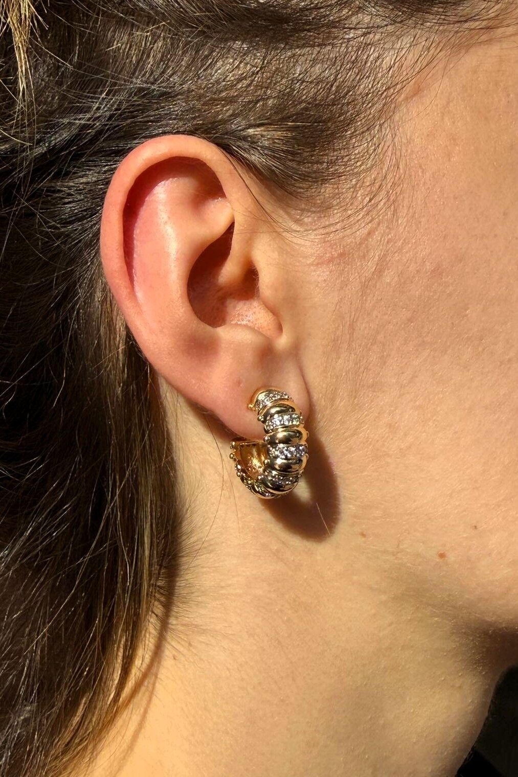 LvLv İki Renkli Zirkon Taşlı Bombeli Yarım Halka Küpe