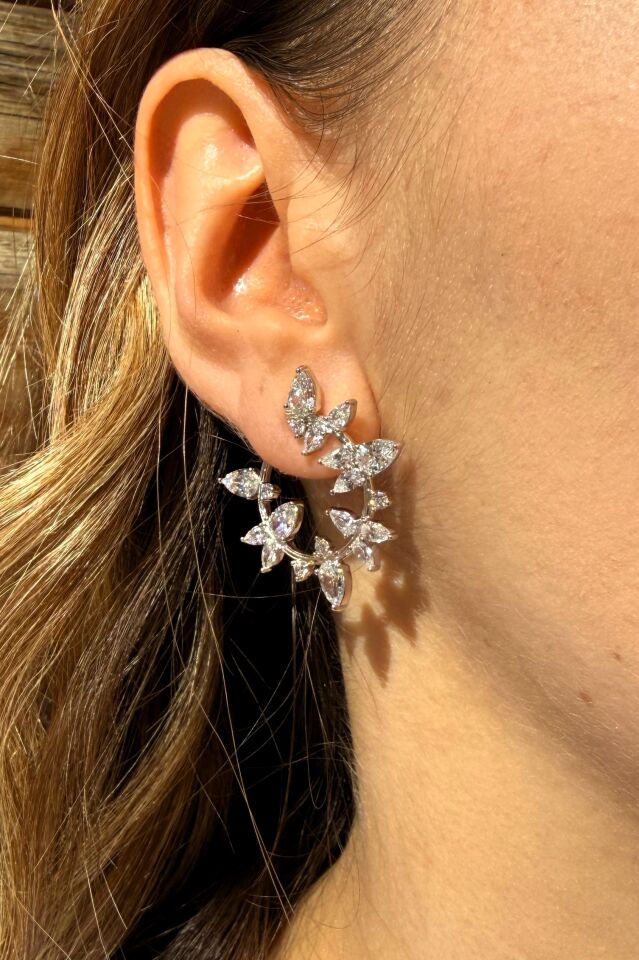 LvLv XP Gümüş Rengi Parlak Damla Taşlı Kıvrımlı İğne Küpe