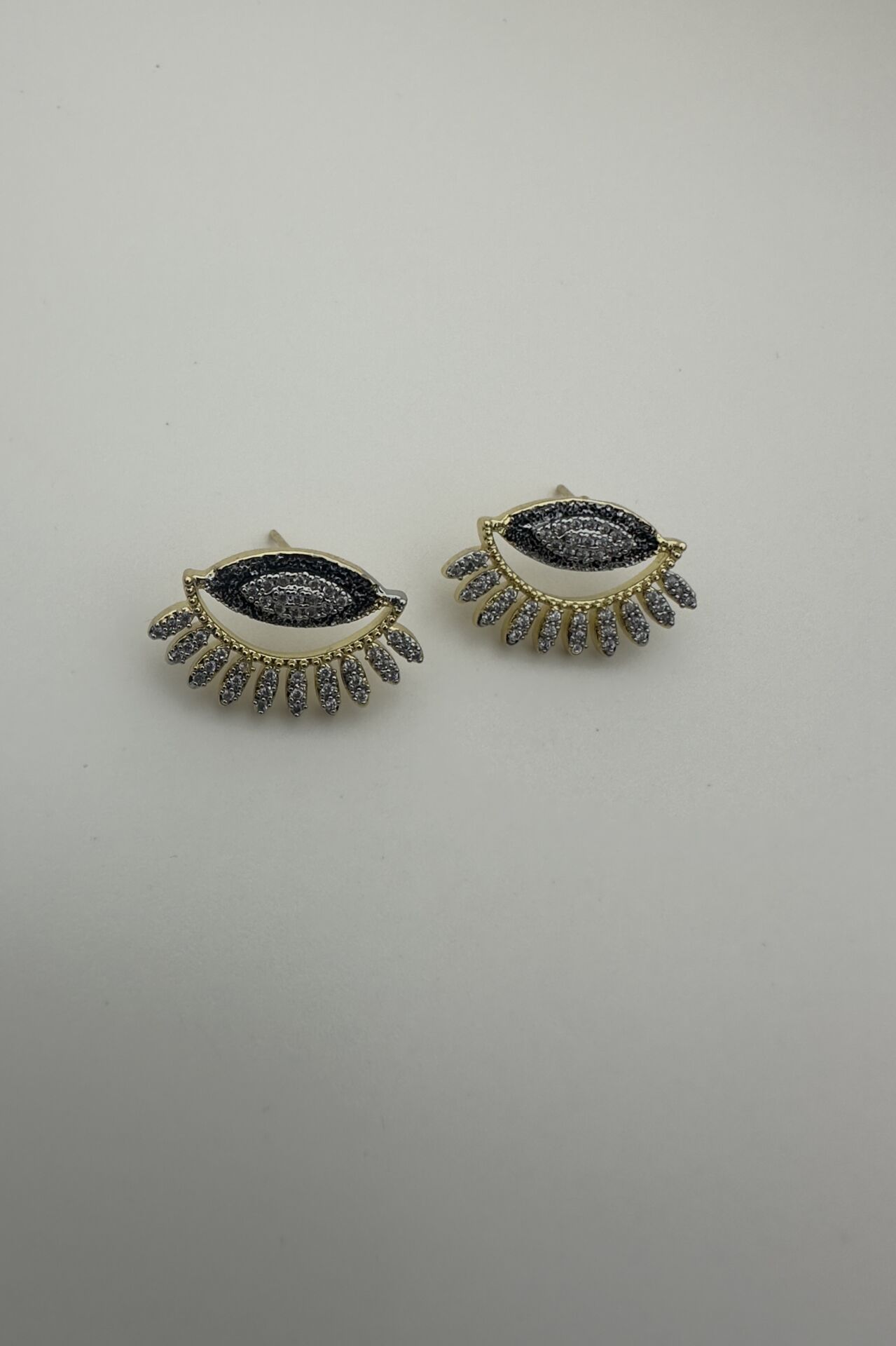 LvLv İki Renkli Göz Görünümlü Zirkon Taşlı İğne Küpe