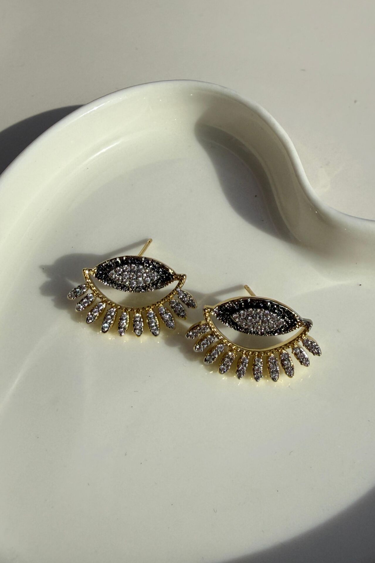 LvLv İki Renkli Göz Görünümlü Zirkon Taşlı İğne Küpe