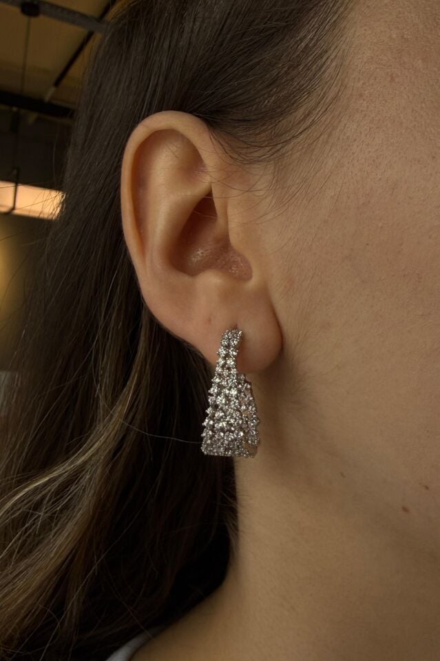 LvLv XP Gümüş Rengi Parlak Zirkon Taşlı Oval İğne Küpe