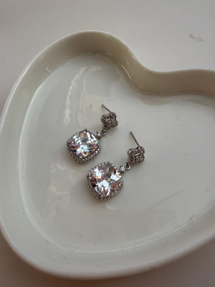 LvLv XP Gümüş Rengi Parlak Zirkon Taşlı Tasarım İğne Küpe