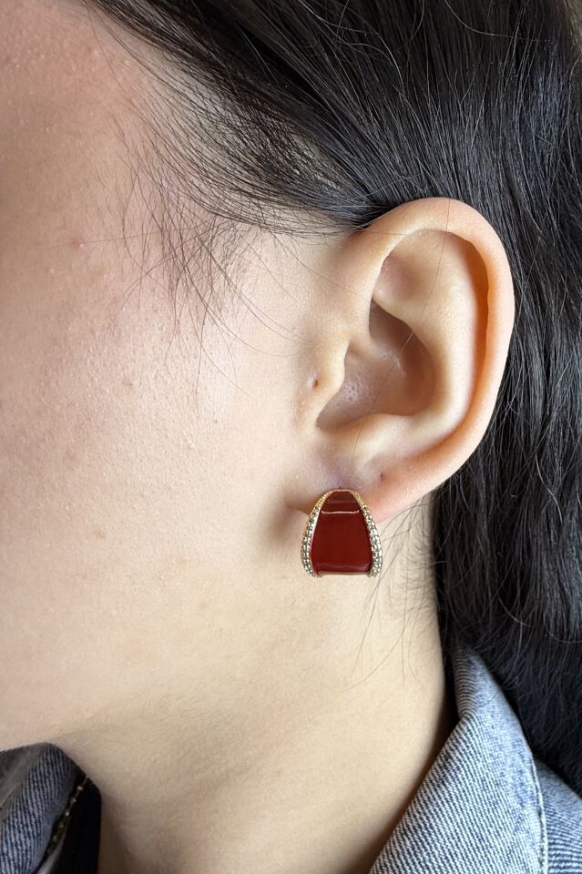 LvLv Gold Rengi Zirkon Taşlı Bordo Mineli Kıvrımlı Tasarım İğne Küpe