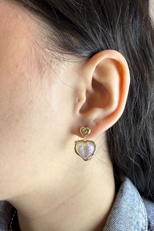 LvLv Gold Rengi Sedefli Kalp Sallantılı Tasarım Küpe