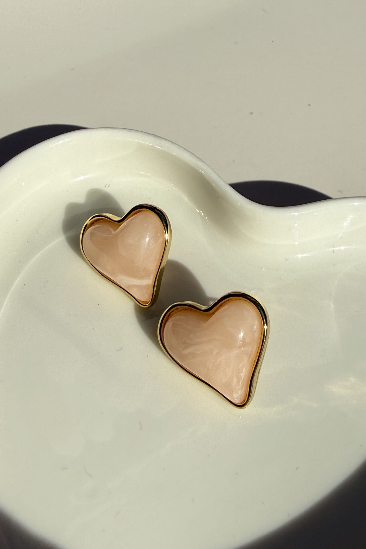 LvLv Gold Rengi Kalpli Mineli Pudra Renkli İğne Küpe