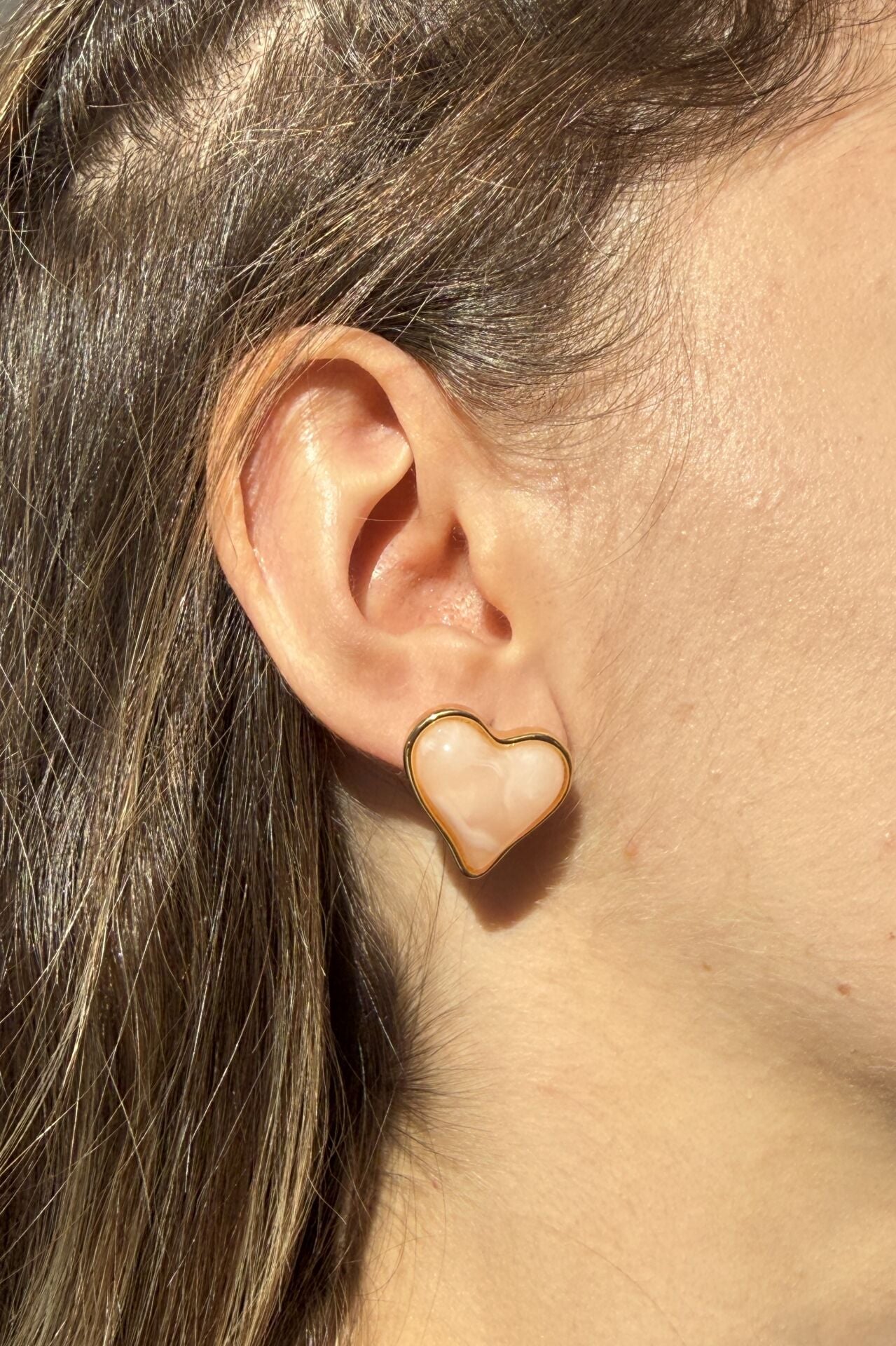 LvLv Gold Rengi Kalpli Mineli Pudra Renkli İğne Küpe