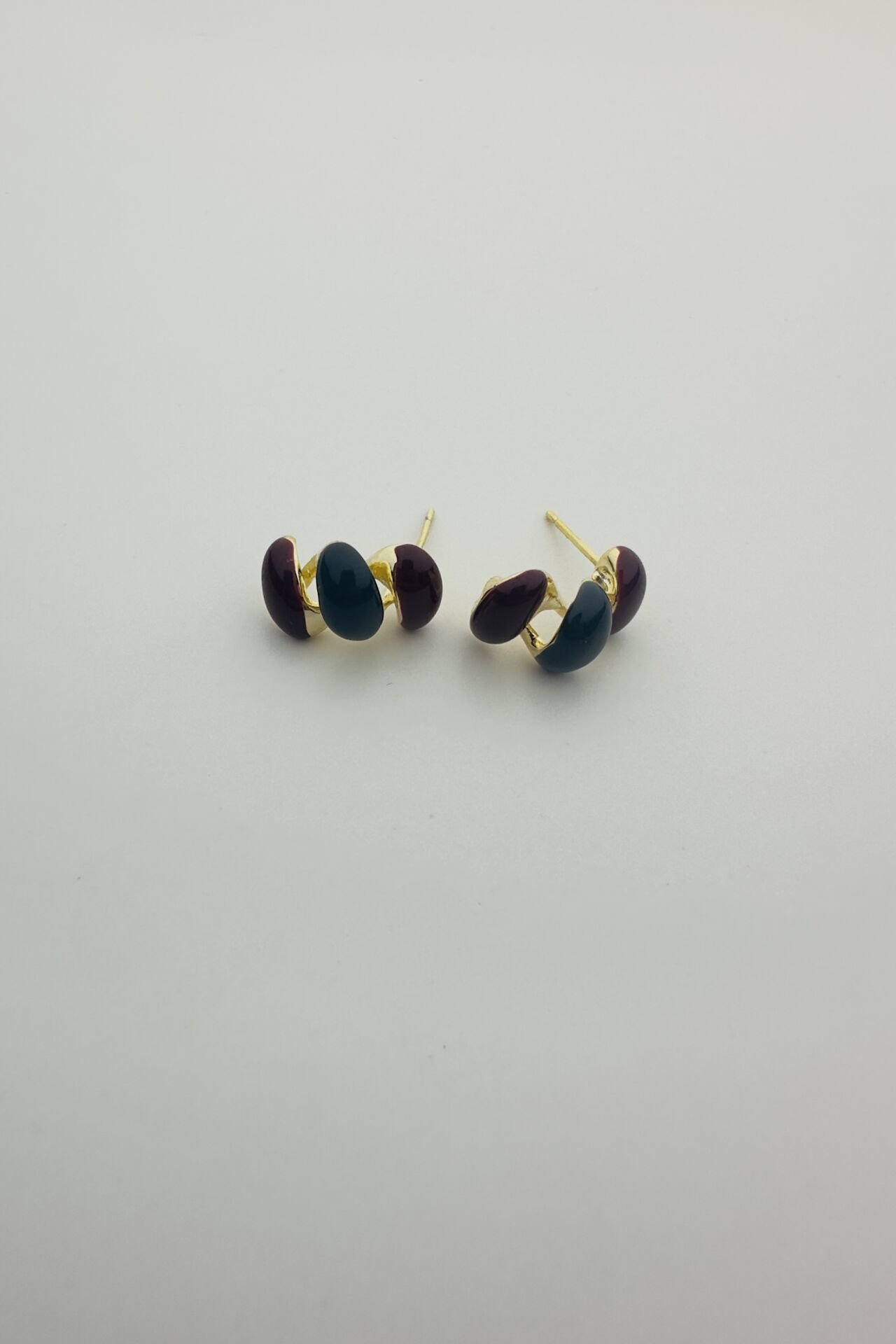 LvLv Gold Rengi Renkli Mineli Kıvrımlı Tasarım Küpe