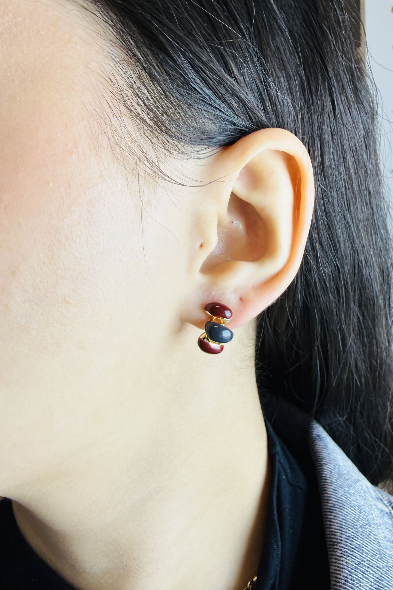 LvLv Gold Rengi Renkli Mineli Kıvrımlı Tasarım Küpe