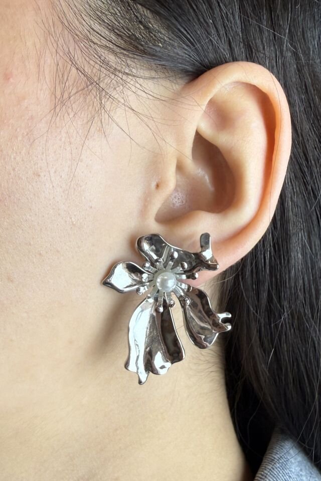 LvLv Gümüş Rengi İncili Çiçek Desenli Çelik Plaka Küpe