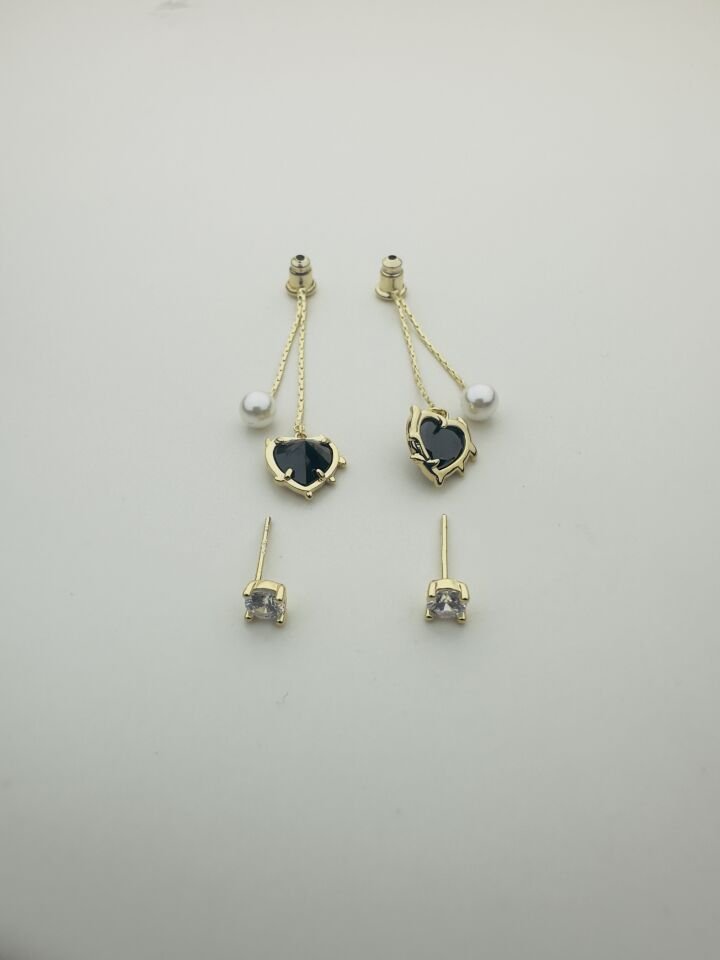 LvLv Gold Rengi Siyah Kalp ve İnci Sallantılı Tektaş Küpe