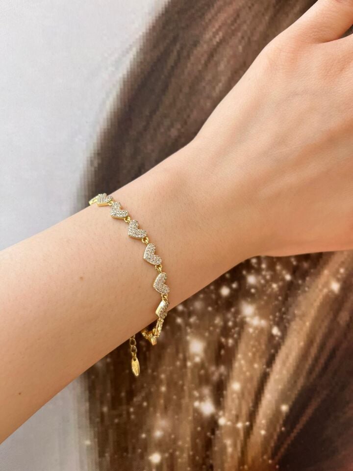 Yeni Sezon Sıralı Taşlı Kalp Modeli Bileklik